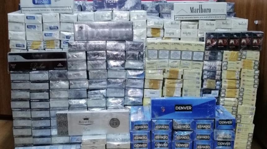 &Ccedil;aldıran&rsquo;da 9 bin 118 paket ka&ccedil;ak sigara ele ge&ccedil;irildi