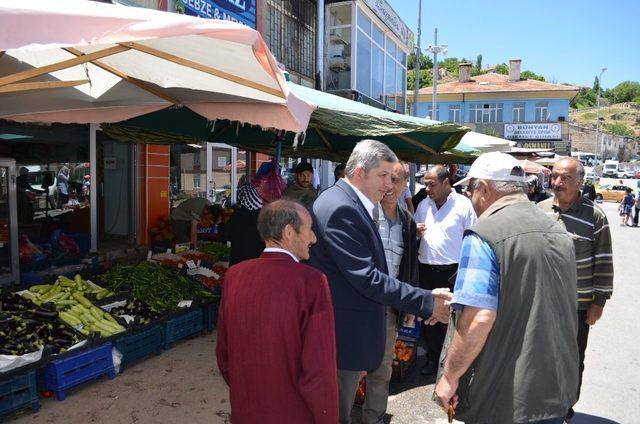 Başkan Altun, Salı Pazarını Ziyaret Etti