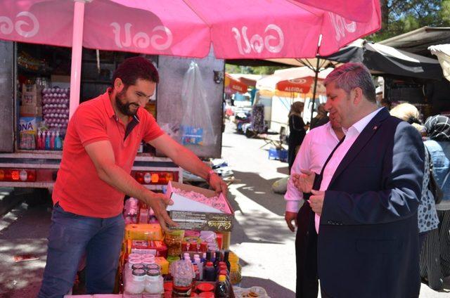 Başkan Altun, Salı Pazarını Ziyaret Etti