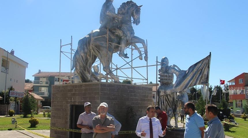 Dumlupınar&rsquo;da heykellere bakım ve onarım