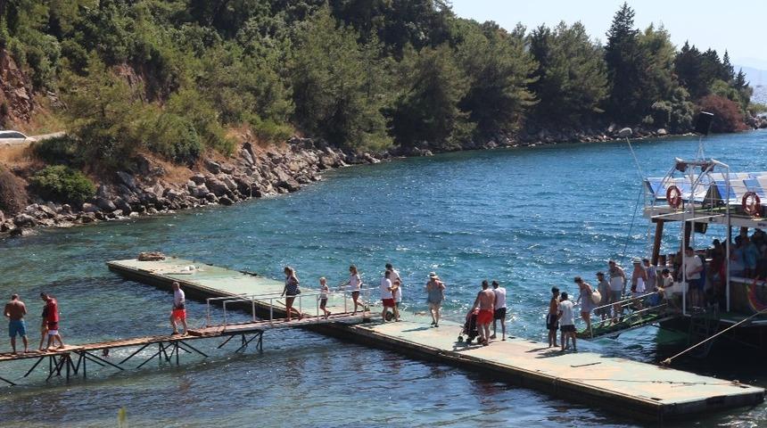 Halk plajına yapılan ka&ccedil;ak iskeleye tepki