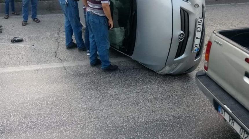 Otomobil takla attı, s&uuml;r&uuml;c&uuml; yaralı kurtuldu