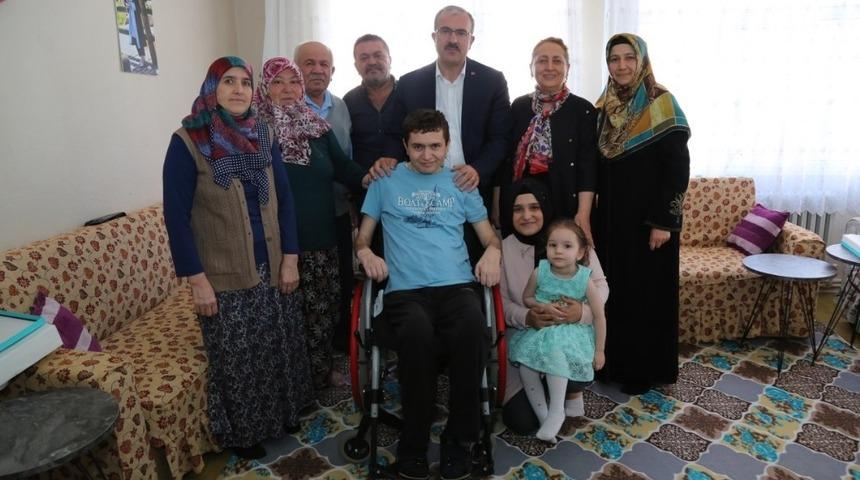 Vali, Gazi Coşkun &Ouml;zyurga&rsquo;yı evinde ziyaret etti