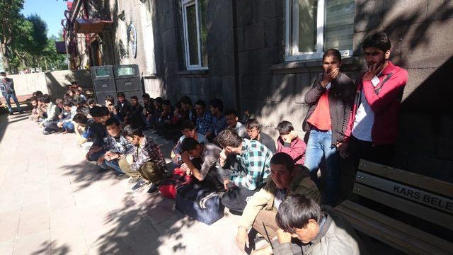 Kars’ta 56 düzensiz göçmen yakalandı