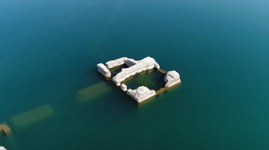 Hazar Gölü'nde su seviyesi düşünce ortaya çıktı: İşte 'Batık şehir'