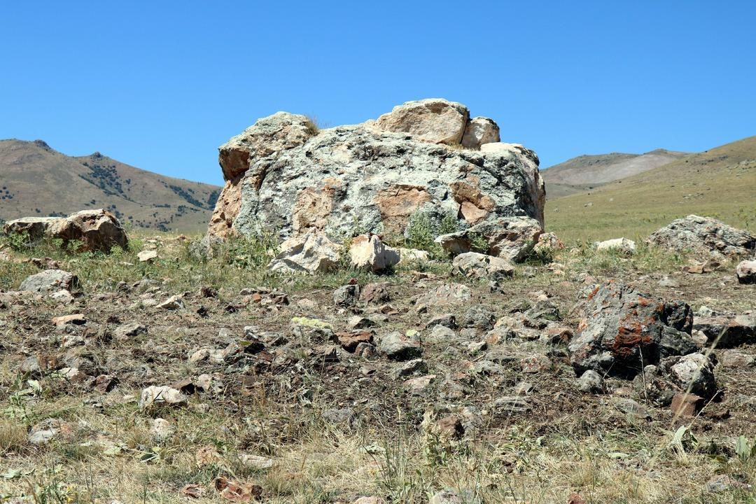 Define kazılarında tarihi anıtı patlattılar!