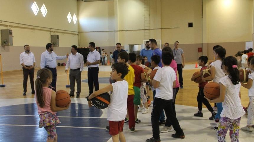 Demirci’de yaz spor okullarına büyük ilgi