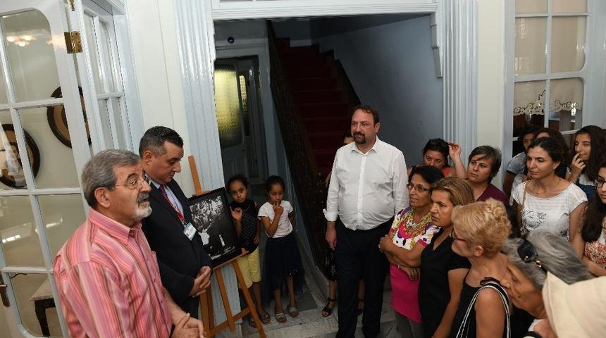 &Ccedil;iğlili kadınlar Uşakizade K&ouml;şk&uuml;nde