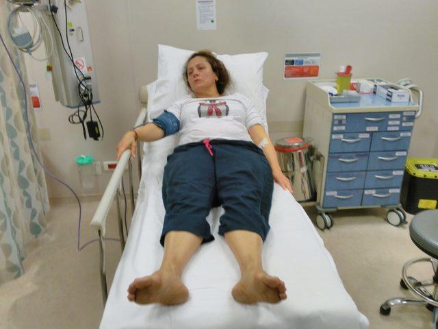 Hayvansever kadından,  Sokaklarda k&ouml;pekleri besliyorum diye d&ouml;vd&uuml;ler  iddiası 4