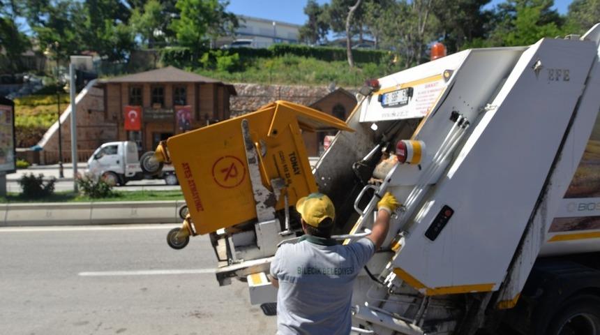 &Ccedil;&ouml;p konteynırları yıkanarak dezenfekte ediliyor