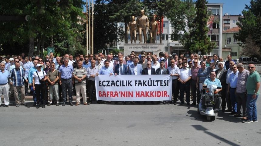 Bafralılar Eczacılık Fak&uuml;ltesi i&ccedil;in basın a&ccedil;ıklaması yaptı