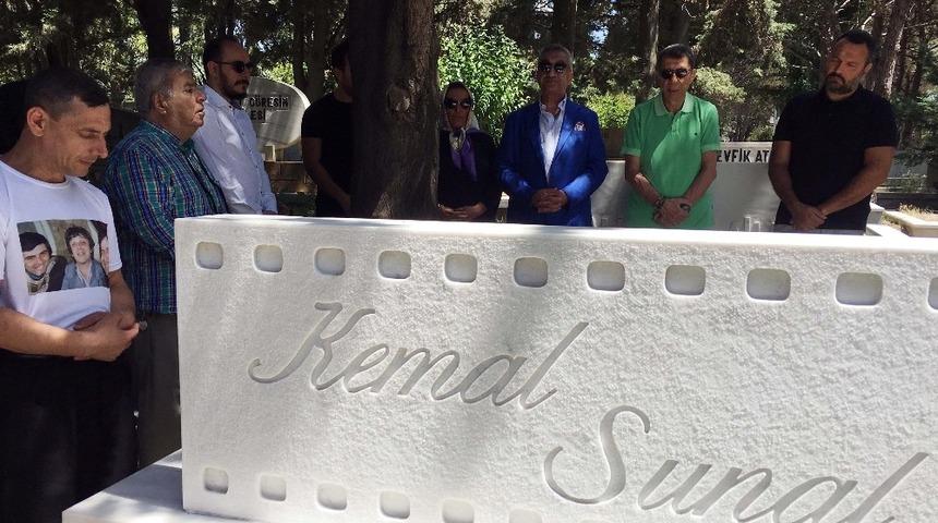 Kemal Sunal vefatının 19&rsquo;uncu yılında mezarı başında anıldı