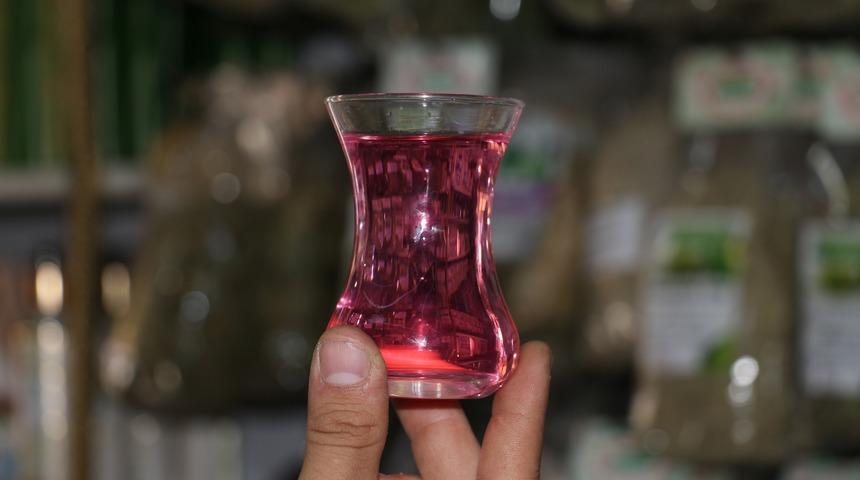 Sıcak havalarda serinleten lezzet: Mor reyhan şerbeti