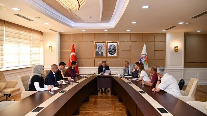 Vali G&uuml;rel, vatandaşları dinlemeye devam ediyor