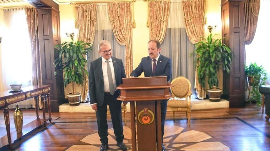 Vali Pehlivan, Antalya Valisi M&uuml;nir Karaloğlu&rsquo;nu ziyaret etti