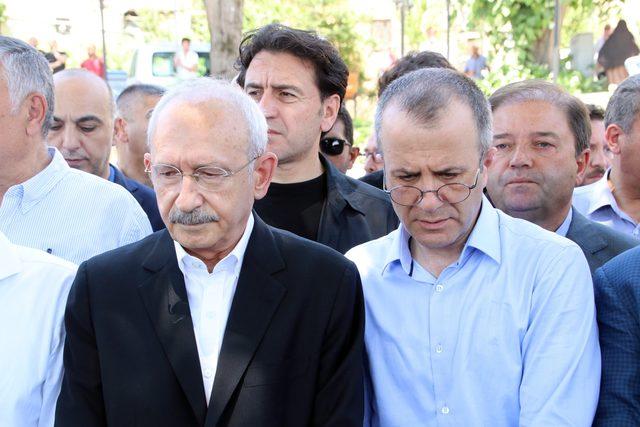 Kılıçdaroğlu, iletişim koordinatörünün acısına ortak oldu