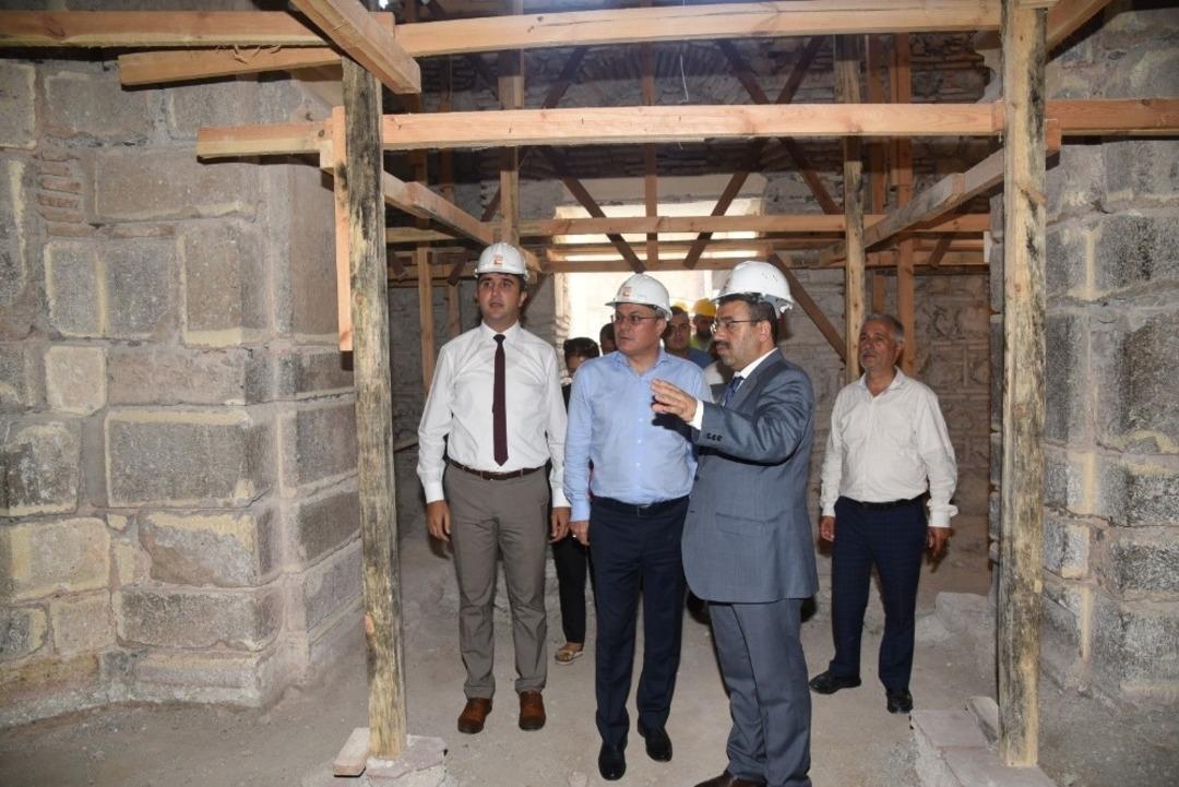 Vali Deniz&rsquo;den Manisa&rsquo;nın k&uuml;lt&uuml;rel alanlarında inceleme