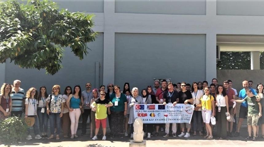 Sarar Kız Anadolu İmam Hatip Lisesinden engelli farkındalığı