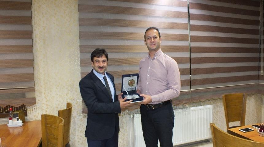 M&uuml;ft&uuml; G&ouml;lc&uuml; i&ccedil;in veda yemeği