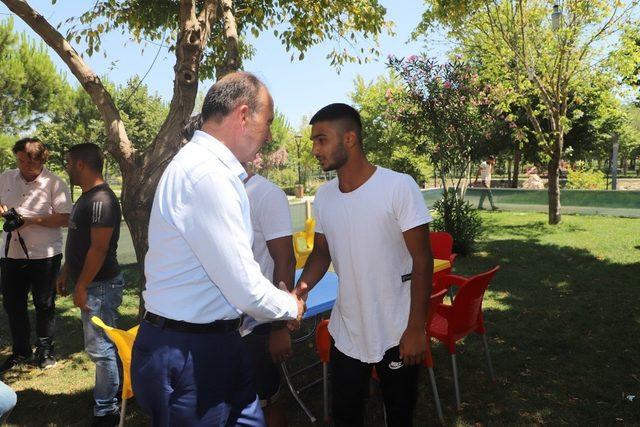 Başkan Akın güreşçileri Kırkpınar’a uğurladı