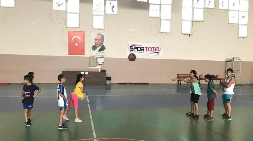 Samandağ Belediyesi &uuml;cretsiz basketbol kursu başladı