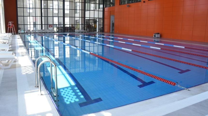 Aliağa Gen&ccedil;lik Merkezinde y&uuml;zme kursları başlıyor