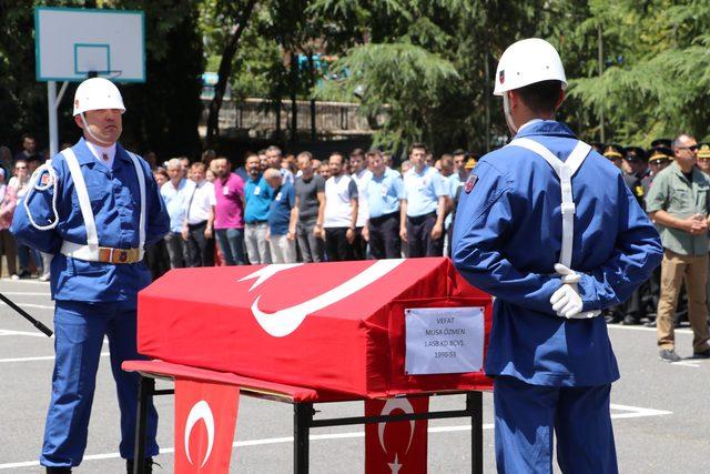 Evinde kalp krizi geçiren astsubay, hayatını kaybetti