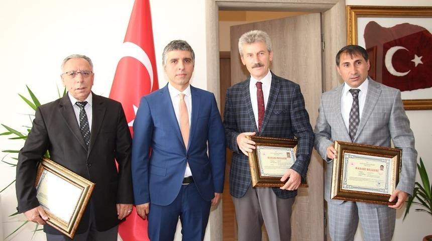 Oltu&rsquo;ya y&ouml;n verenlere teşekk&uuml;r belgesi