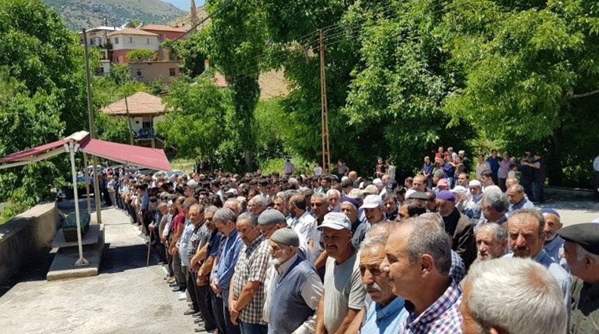 Başkan B&uuml;y&uuml;kkılı&ccedil; acılı aileyi yalnız bırakmadı