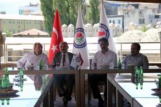 Vali Günaydın Kayseri Memur Sen’i ziyaret etti