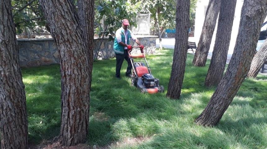 Yeşil alanlarda bakım ve temizlik &ccedil;alışması