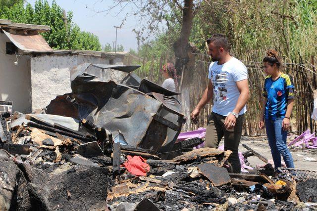 Silopi'de çıkan yangında 18 kişinin yaşadığı ev küle döndü