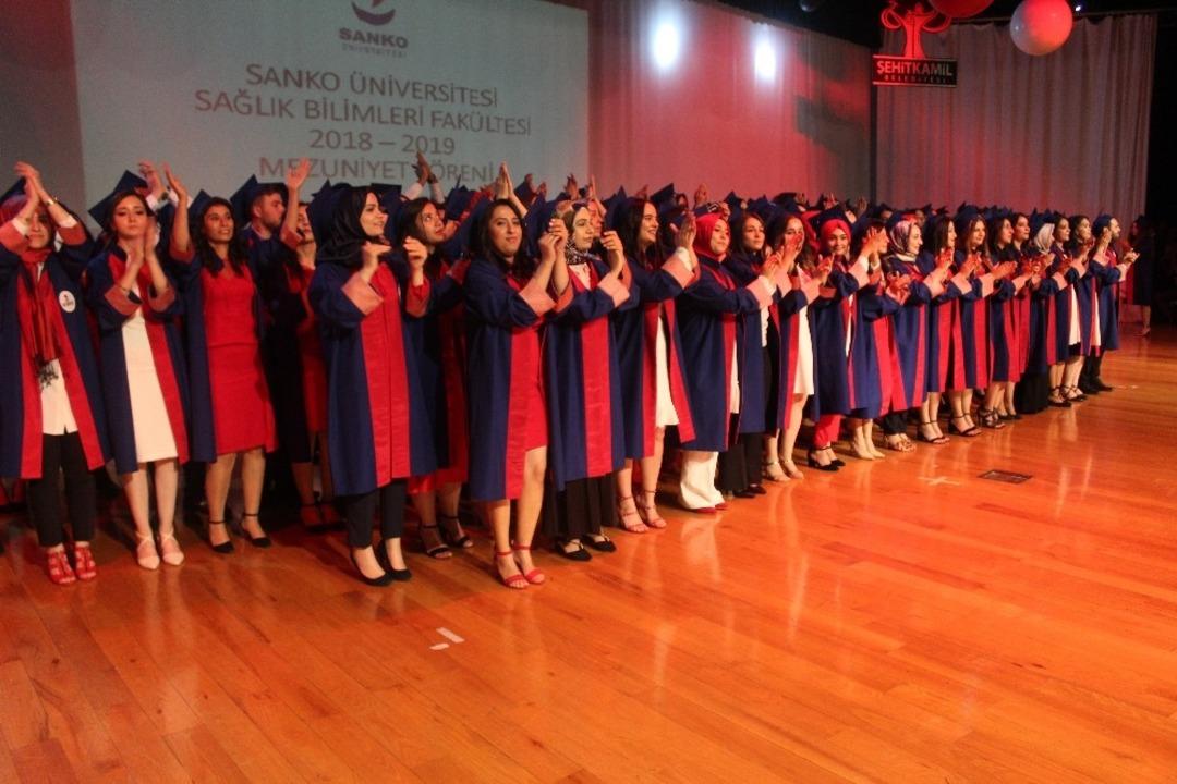 SANKO &Uuml;niversitesi&rsquo;nde mezuniyet coşkusu