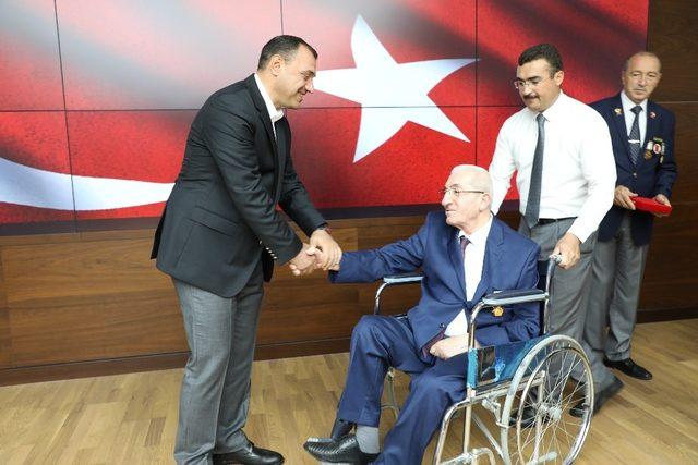 Elazığ’da Kıbrıs Gazilerine Milli Mücadele Madalyası verildi