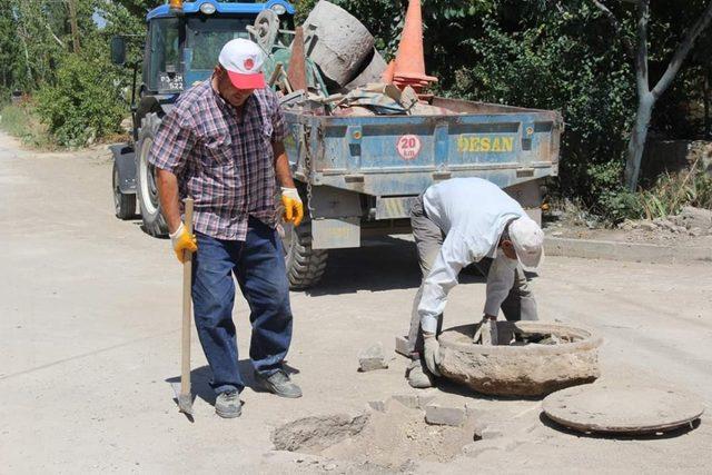 Şuhut Belediyesi çevre düzenleme çalışmalarına devam ediyor