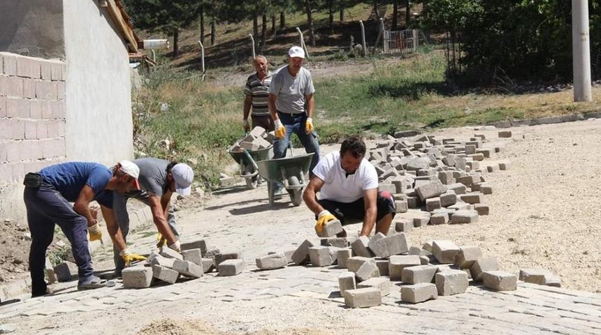 Şuhut Belediyesi &ccedil;evre d&uuml;zenleme &ccedil;alışmalarına devam ediyor