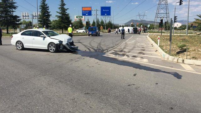 Hasta taşıyan ambulans kaza yaptı: 5 yaralı