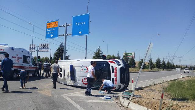 Otomobil ile ambulans çarpıştı: 4 yaralı