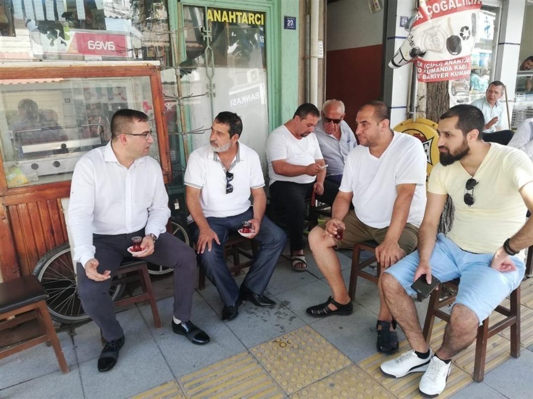 Başkan Erdoğan, pazar yerinde esnafla kahvaltı yaptı