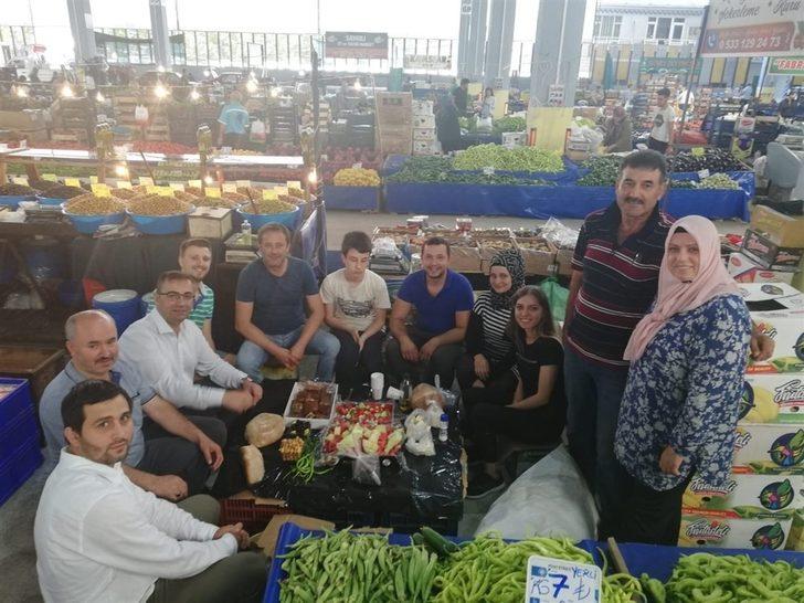 Başkan Erdoğan, pazar yerinde esnafla kahvaltı yaptı G3