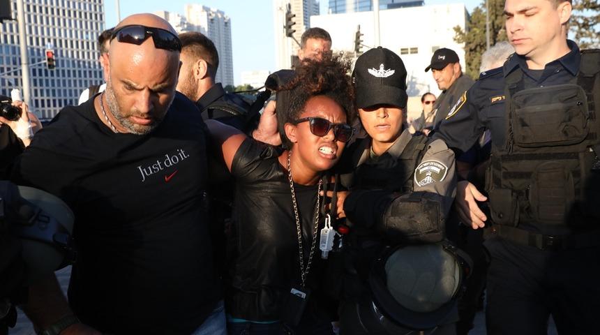 İsrail'de ırkçılık karşıtı gösteriler sürüyor