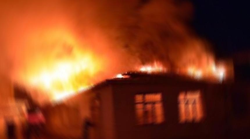 Tekirdağ'da bir binada yangın