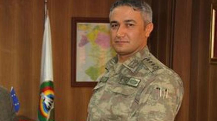 Muhtara albay &uuml;niforması giydirmişler