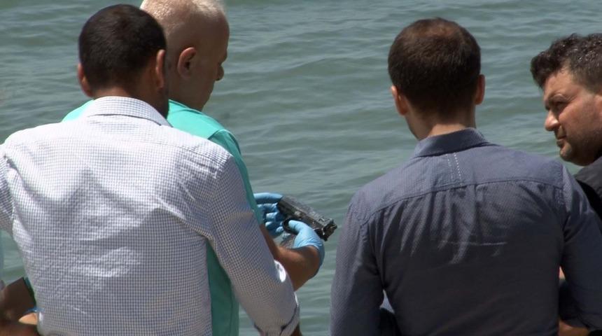 Beylikdüzü sahilinde polisi alarma geçiren ihbar! Denizden silah çıktı