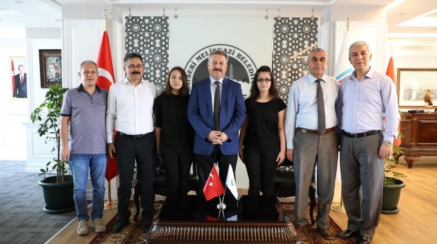 Başkan Dr. Mustafa Palancıoğlu &ldquo;Başarı &ouml;d&uuml;llendirilmeli&rdquo;