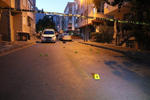 &Uuml;mraniye de komşular arasında silahlı kavga &ccedil;ıktı, sokak savaş alanına d&ouml;nd&uuml; 4