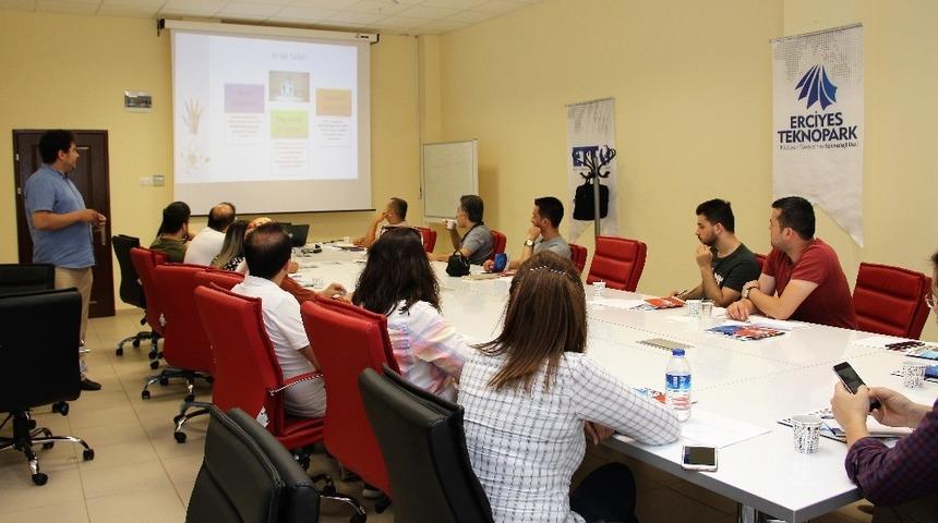Erciyes Teknopark&rsquo;ta T&Uuml;BİTAK G&uuml;ncel &Ccedil;ağrıları ve Teknoloji Hazırlık Seviyesi Bilgilendirme Toplantıları D&uuml;zenlenmeye Başlandı