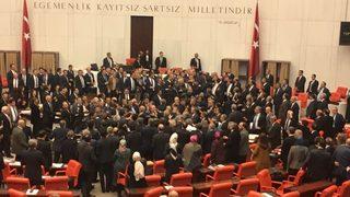 TBMM'deki kavgada Ak Parti Milletvekli Şahin'in burnu kırıldı