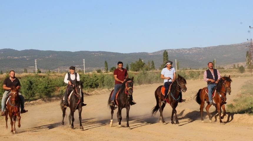 Başmak&ccedil;ı&rsquo;da rahvan at yarışı hazırlıkları