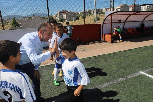 Başkan Akın’dan yaz spor okullarına ziyaret